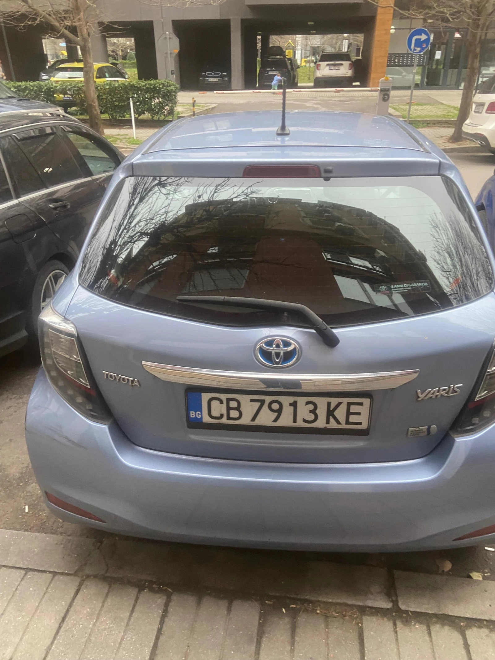 Toyota Yaris HIBRID, снимка 6 - Автомобили и джипове - 53740790