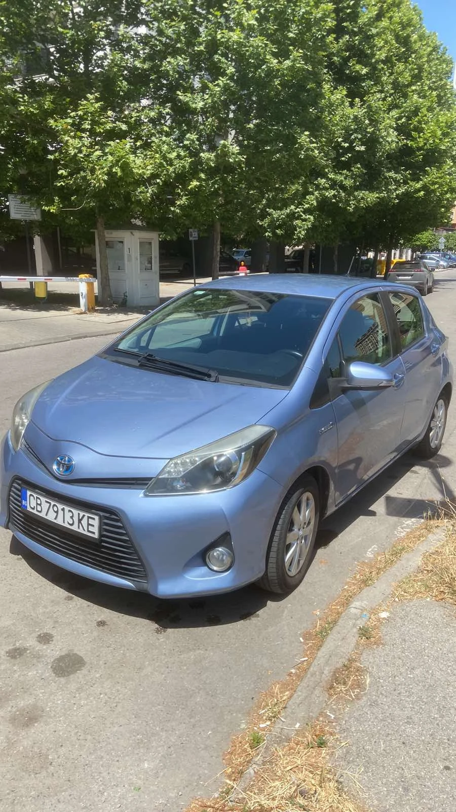 Toyota Yaris HIBRID - изображение 2
