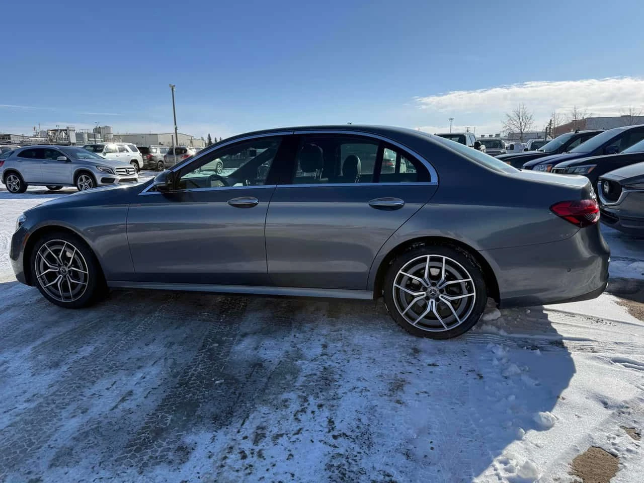 Mercedes-Benz E 350 CARFAX/HUD/360 CAM/DIS/BURMESTER/ОБДУХВАНЕ - изображение 3