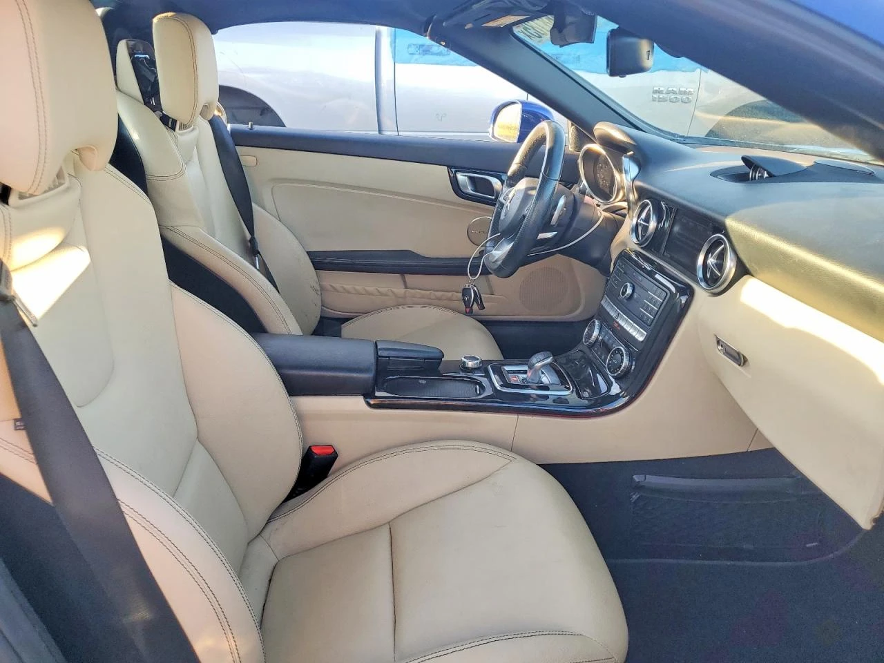 Mercedes-Benz SLC 2.0l 300, снимка 10 - Автомобили и джипове - 53939764