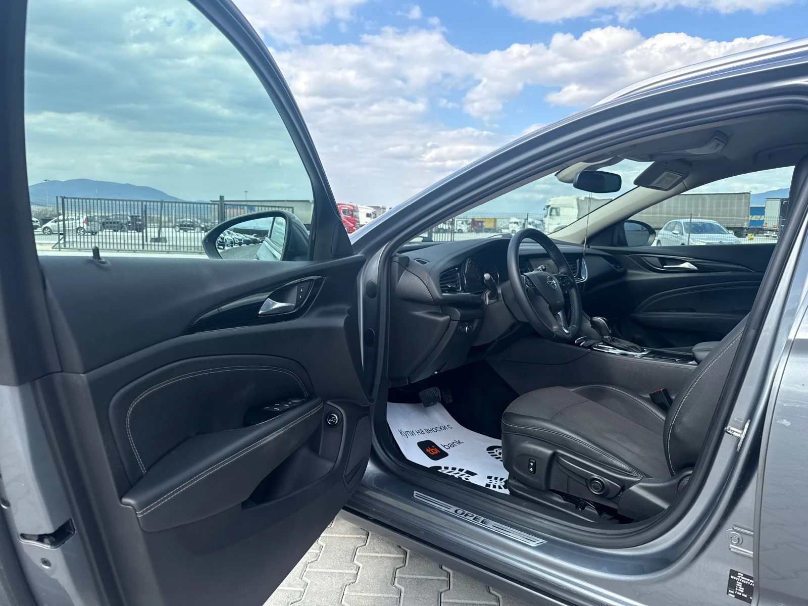 Opel Insignia 1.6TDCI 136 ks Собствен лизинг !!!, снимка 9 - Автомобили и джипове - 54068382