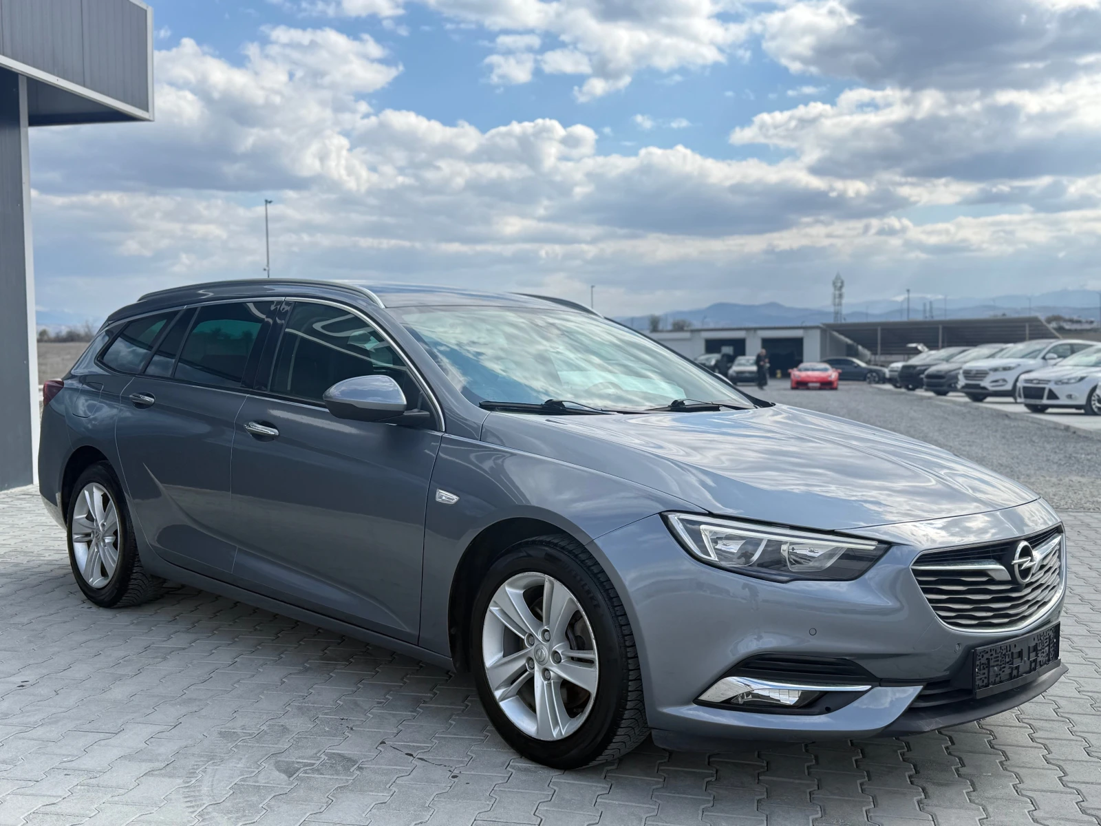 Opel Insignia 1.6TDCI 136 ks Собствен лизинг !!!, снимка 3 - Автомобили и джипове - 54068382