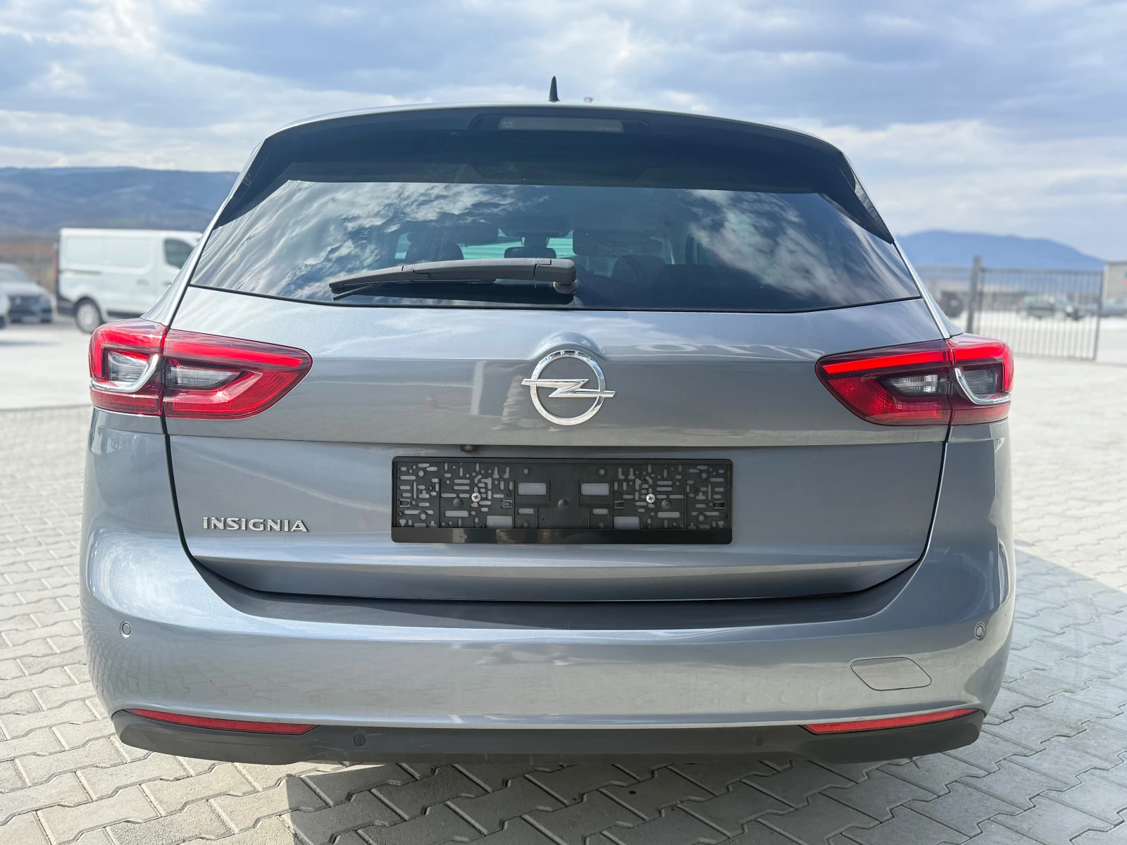 Opel Insignia 1.6TDCI 136 ks Собствен лизинг !!!, снимка 6 - Автомобили и джипове - 54068382