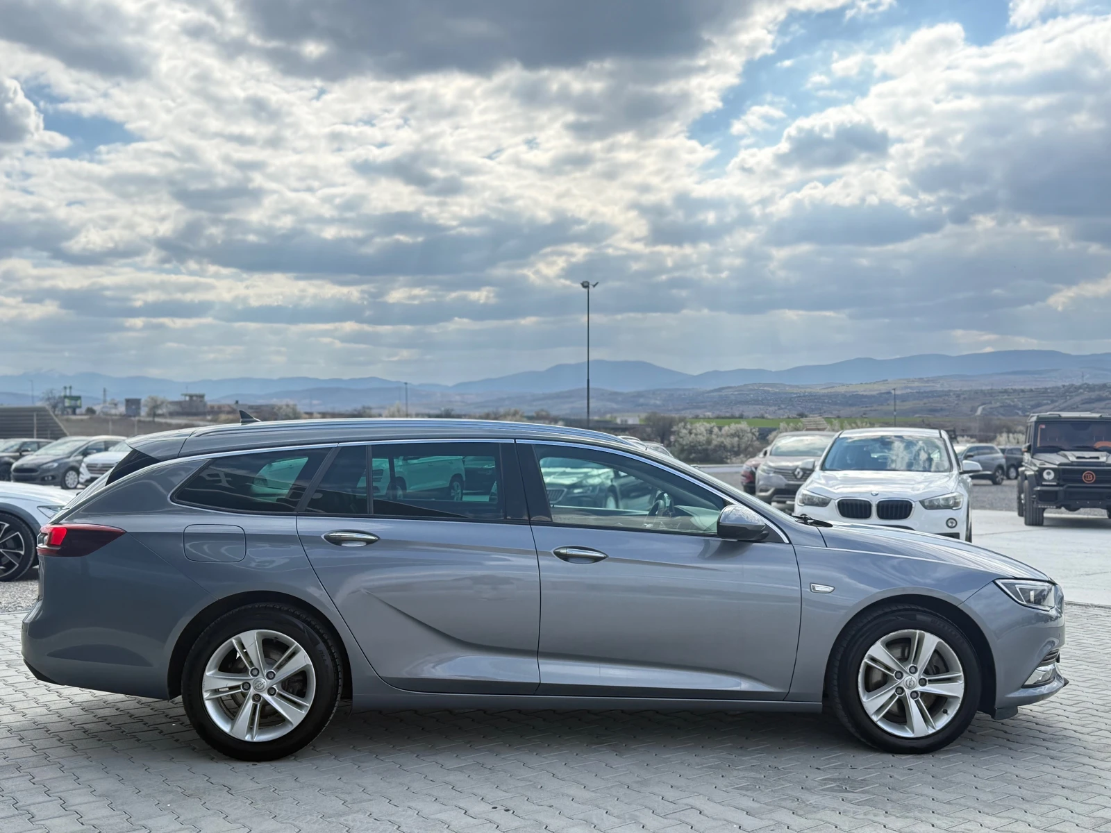 Opel Insignia 1.6TDCI 136 ks Собствен лизинг !!!, снимка 4 - Автомобили и джипове - 54068382