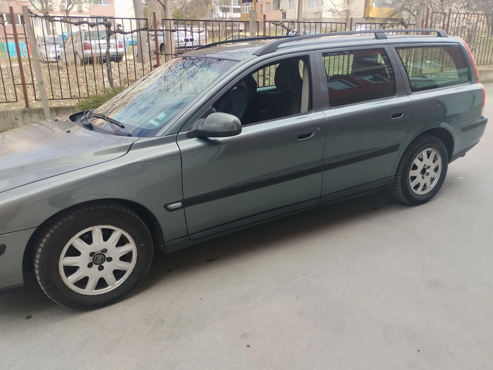 Volvo V70, снимка 3 - Автомобили и джипове - 54114663