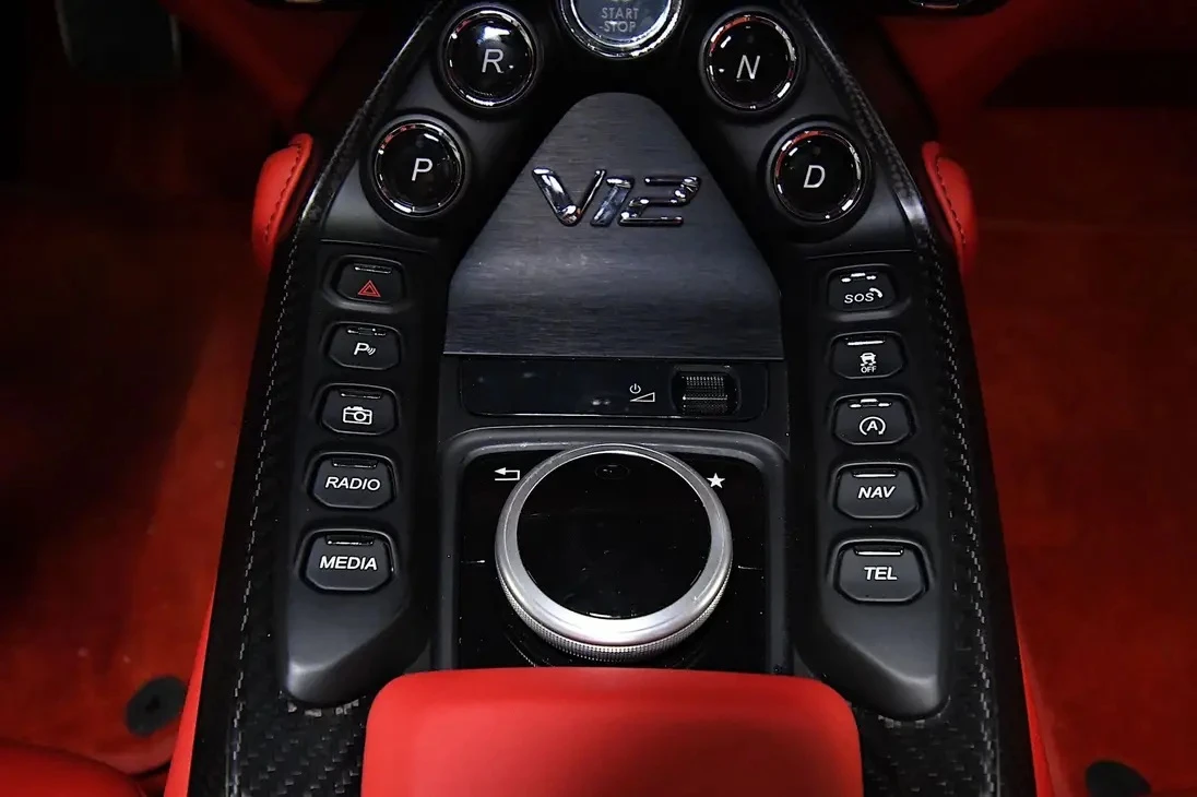 Aston Martin V12 Vantage Speedster | Mobile.bg � ����������� 11