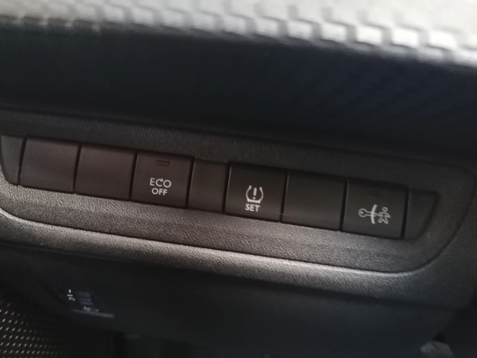 Peugeot 2008 Allure, снимка 12 - Автомобили и джипове - 54807664