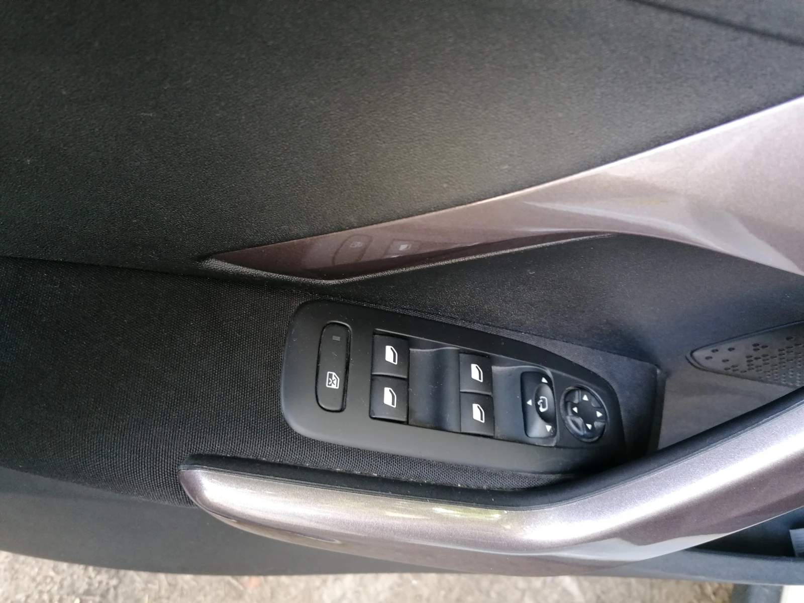 Peugeot 2008 Allure, снимка 7 - Автомобили и джипове - 54807664