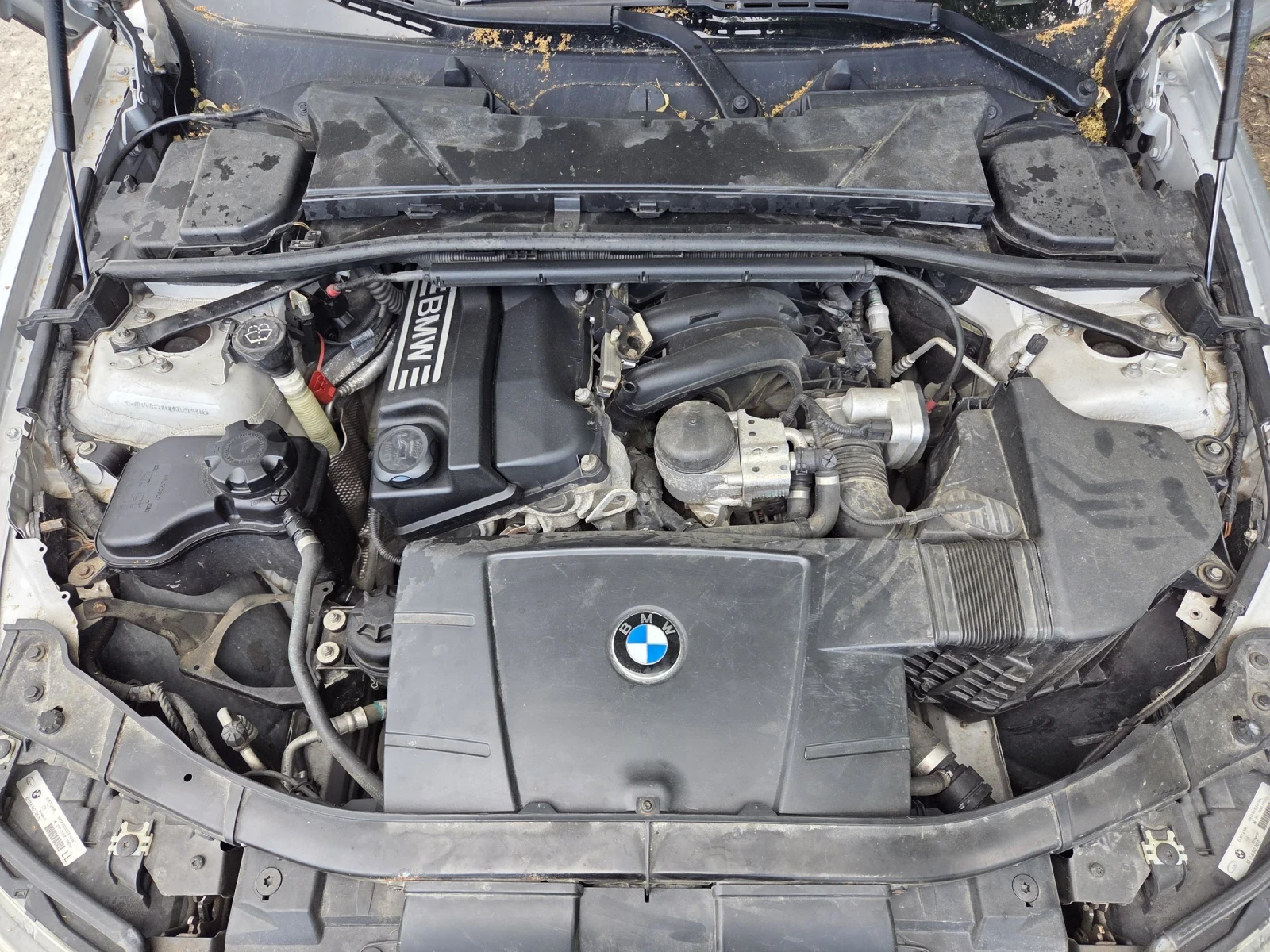 BMW 318 2.0i НАВИГАЦИЯ ПАНОРАМА ПОДГРЕВ ЦЯЛА ЗА ЧАСТИ , снимка 16 - Автомобили и джипове - 55105519