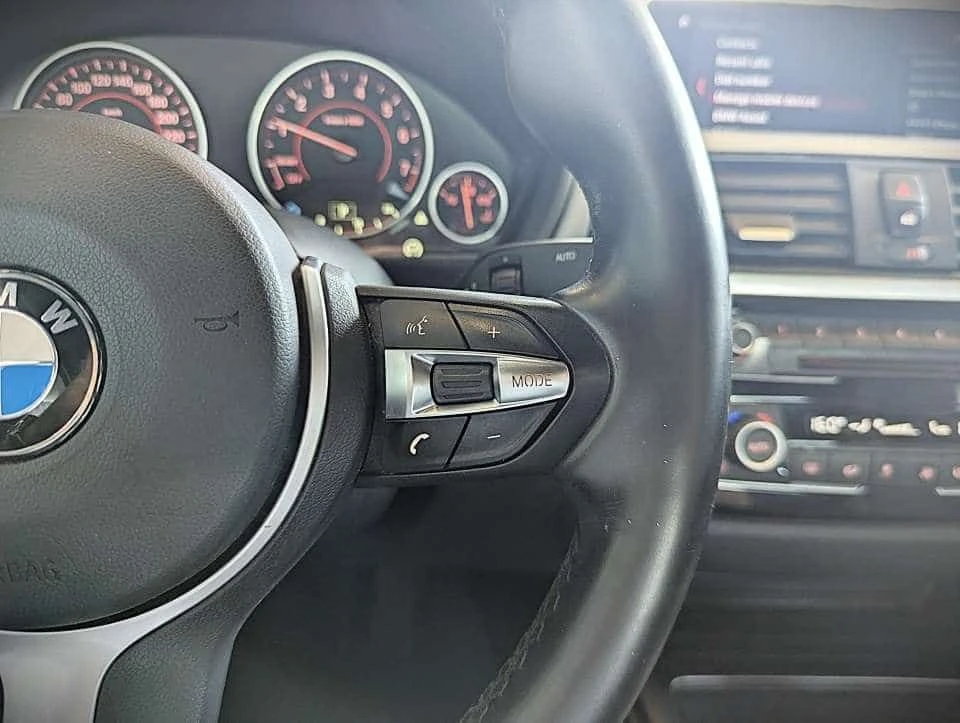 BMW 330 * xDrive Sedan M Sport Package * CARFAX * , снимка 16 - Автомобили и джипове - 55448788