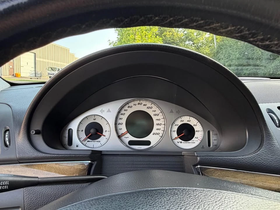 Mercedes-Benz E 55 AMG V8 5.5* ТОП* ФИКСИРАНА ЦЕНА* , снимка 14 - Автомобили и джипове - 55901425