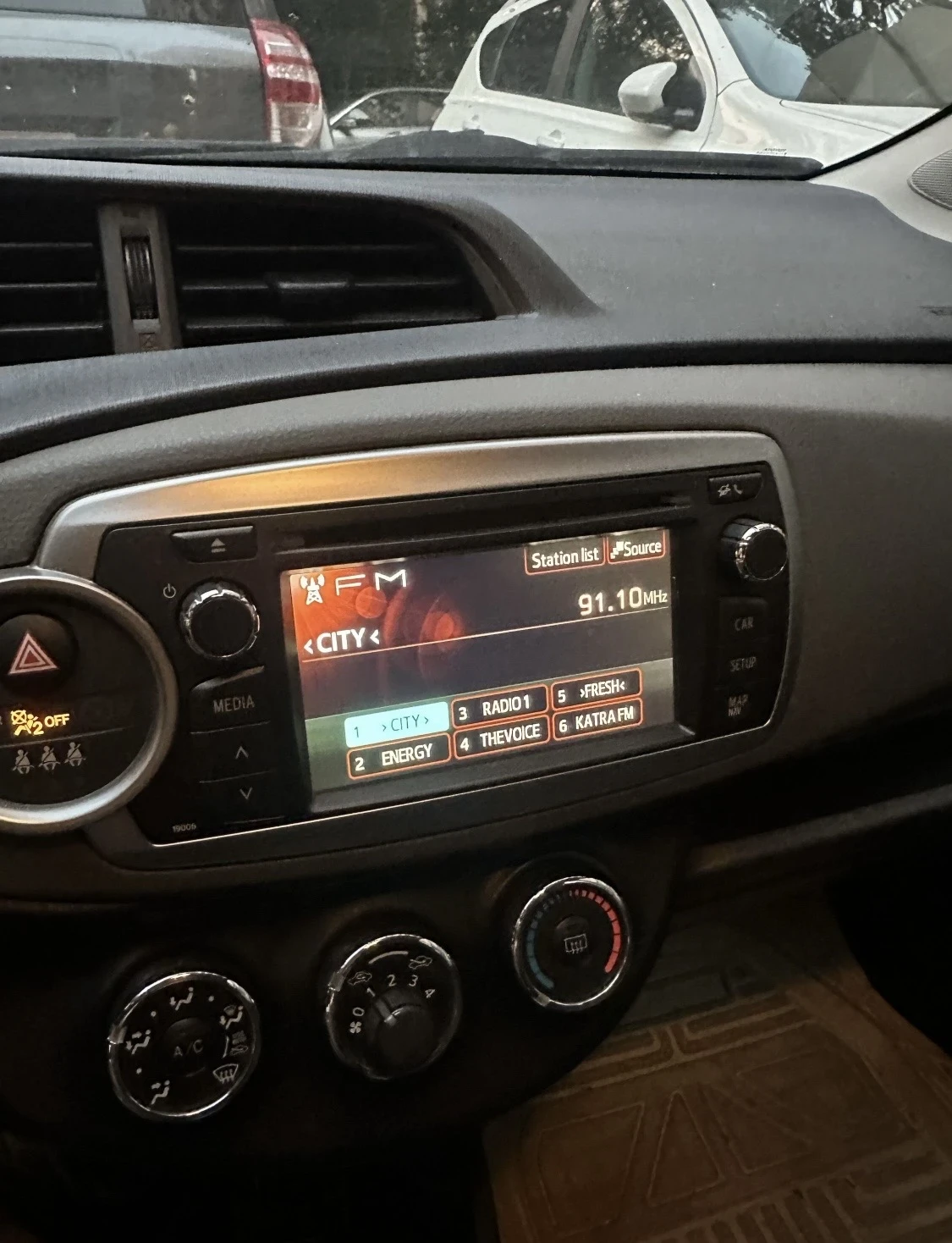 Toyota Yaris, снимка 8 - Автомобили и джипове - 55925786