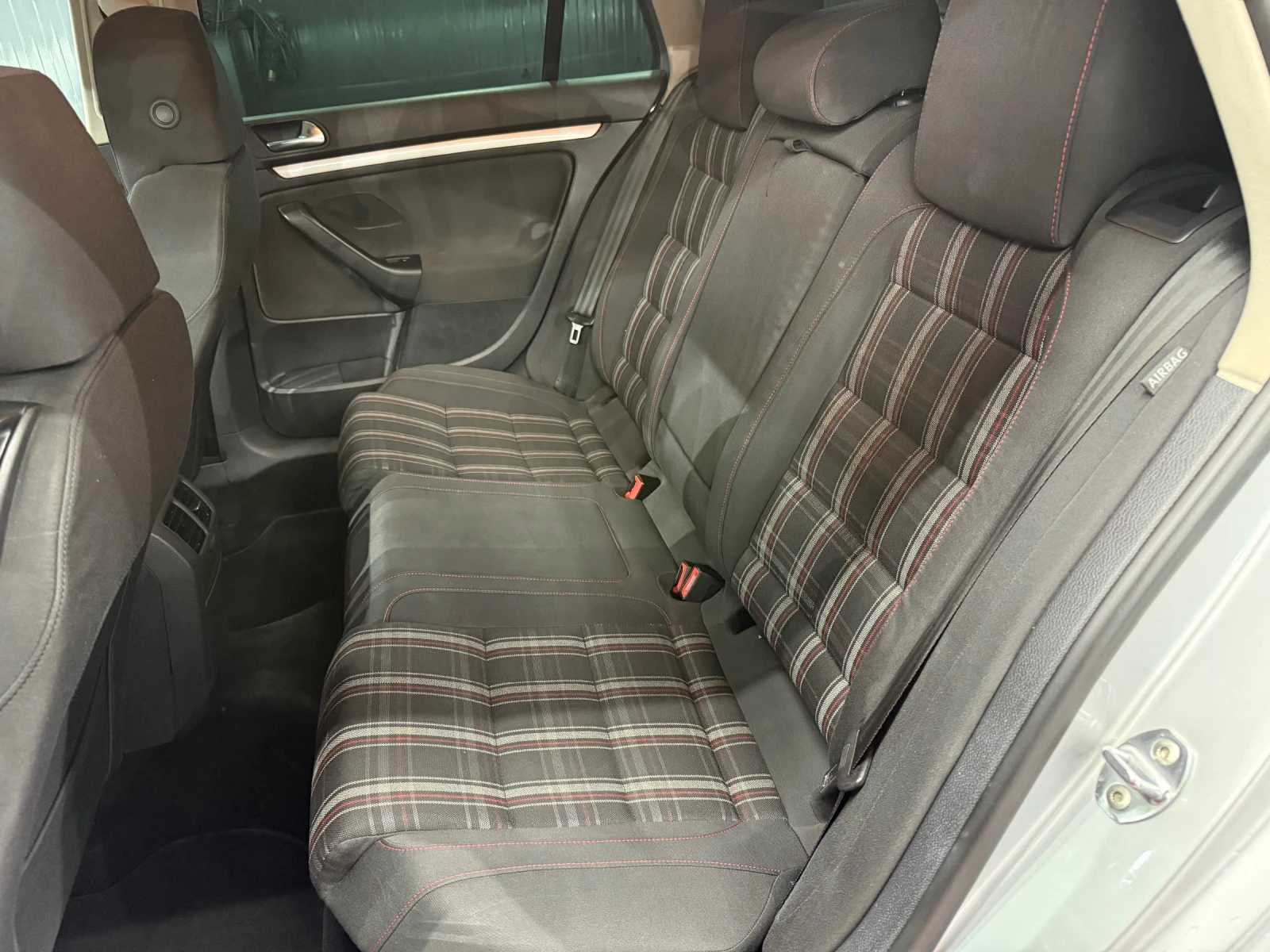 VW Golf 1.6TDI 105�� | Mobile.bg � ����������� 7