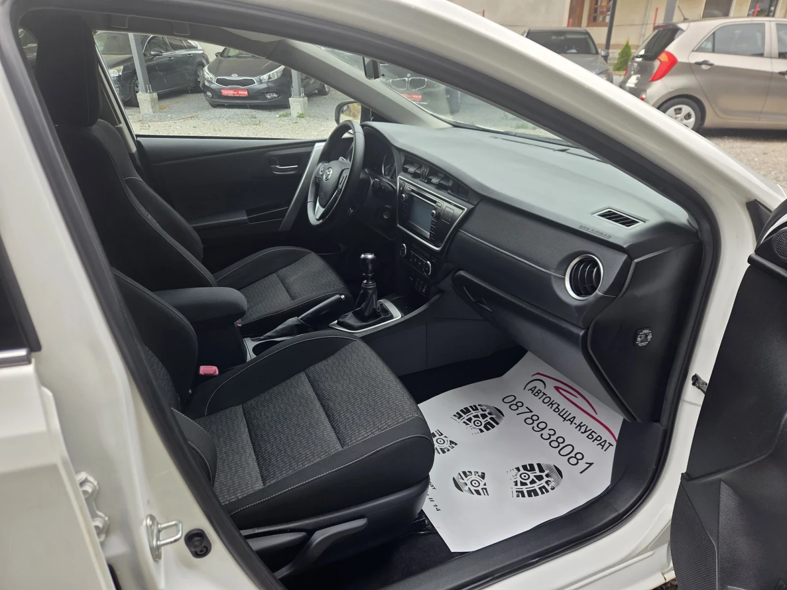 Toyota Auris, снимка 6 - Автомобили и джипове - 56465778