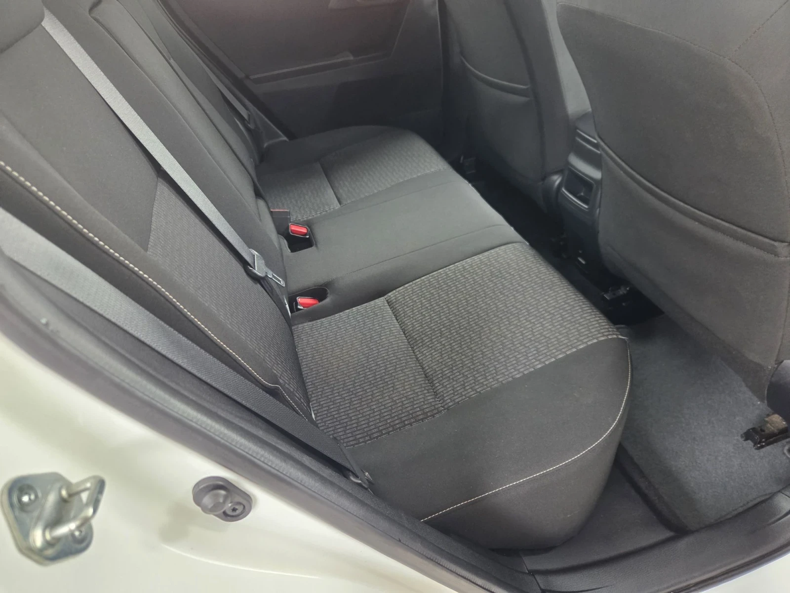 Toyota Auris, снимка 8 - Автомобили и джипове - 56465778
