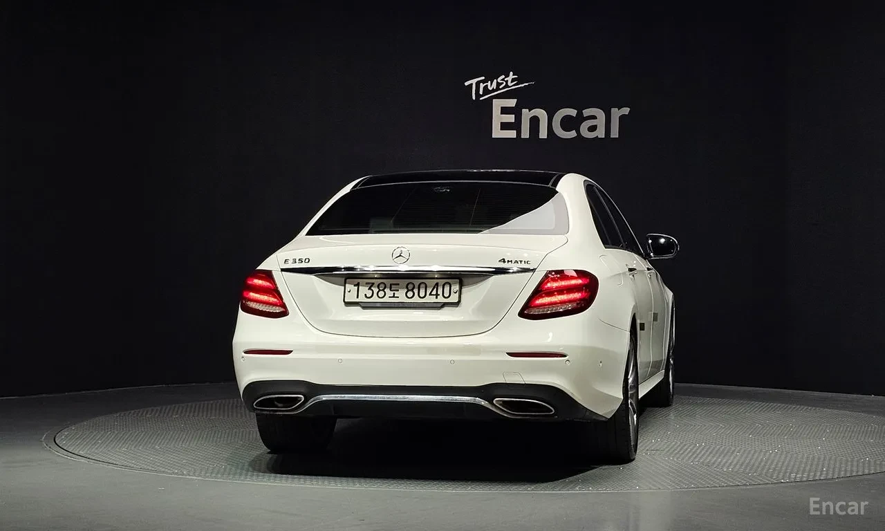 Mercedes-Benz E 350 FULL* 4MATIC* ДИСТРОНИК* 360 КАМЕРИ* КРАЙНА ЦЕНА* , снимка 4 - Автомобили и джипове - 56567360