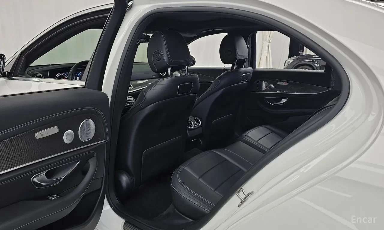Mercedes-Benz E 350 FULL* 4MATIC* ДИСТРОНИК* 360 КАМЕРИ* КРАЙНА ЦЕНА* , снимка 17 - Автомобили и джипове - 56567360