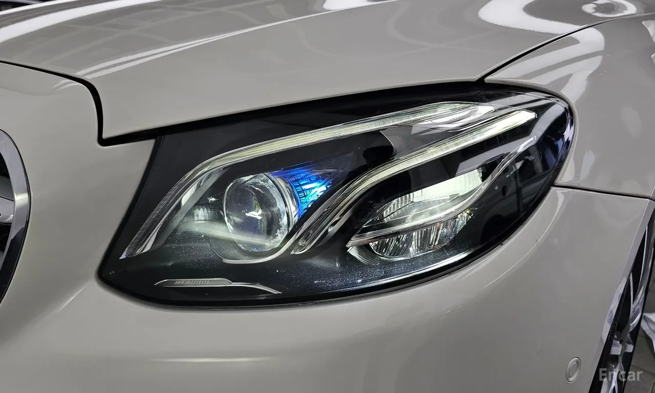 Mercedes-Benz E 350 FULL* 4MATIC* ДИСТРОНИК* 360 КАМЕРИ* КРАЙНА ЦЕНА* , снимка 6 - Автомобили и джипове - 56567360