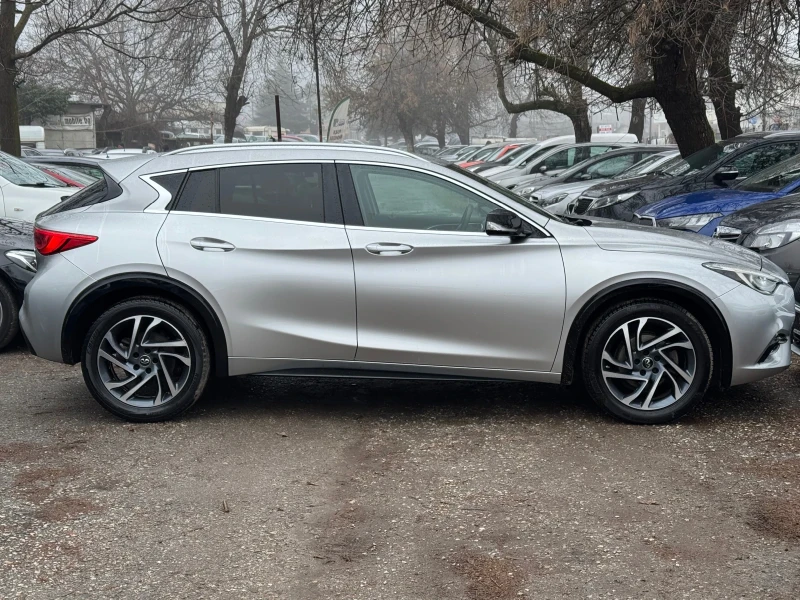 Infiniti Q30 Фул екстри ! Топ състояние!, снимка 4 - Автомобили и джипове - 53253795