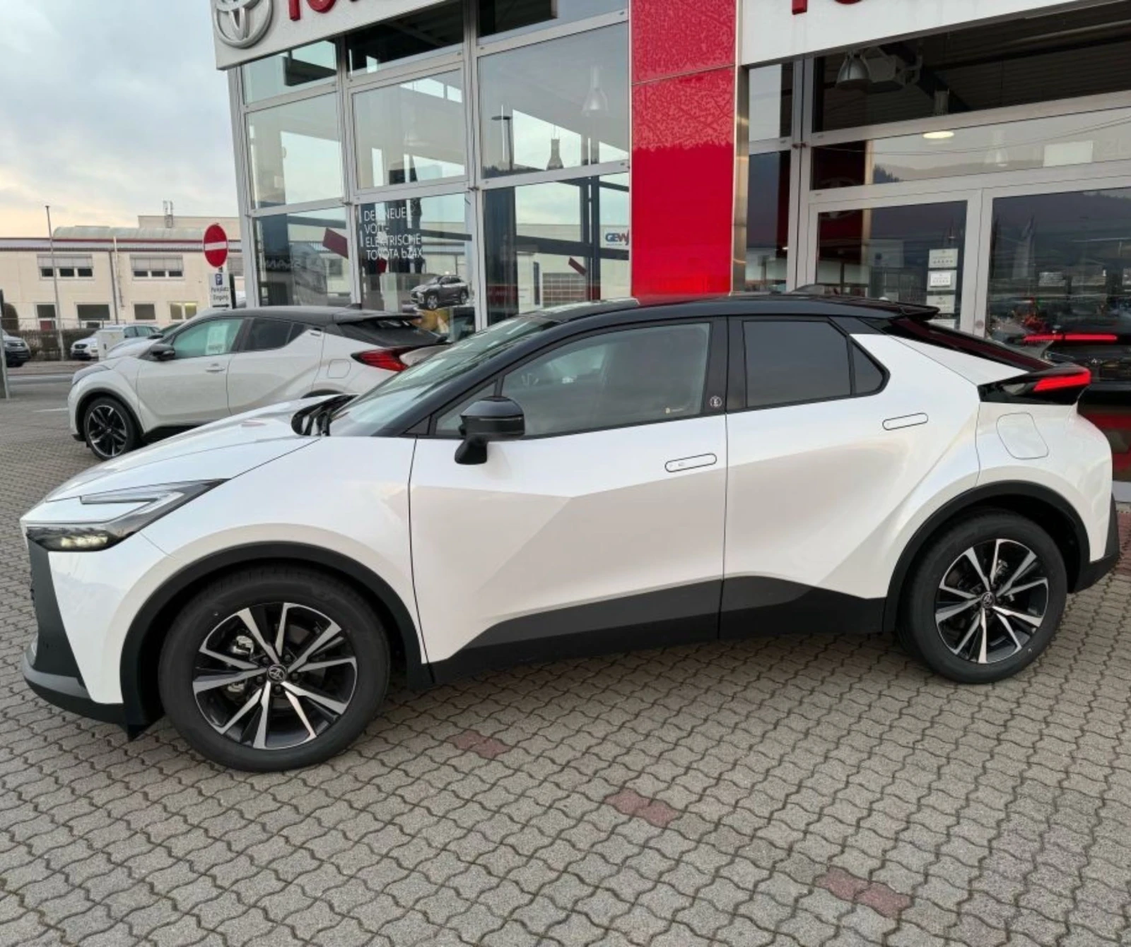 Toyota C-HR 2.0 Hybrid Team Deutschland НАЛИЧНА!!! - изображение 3