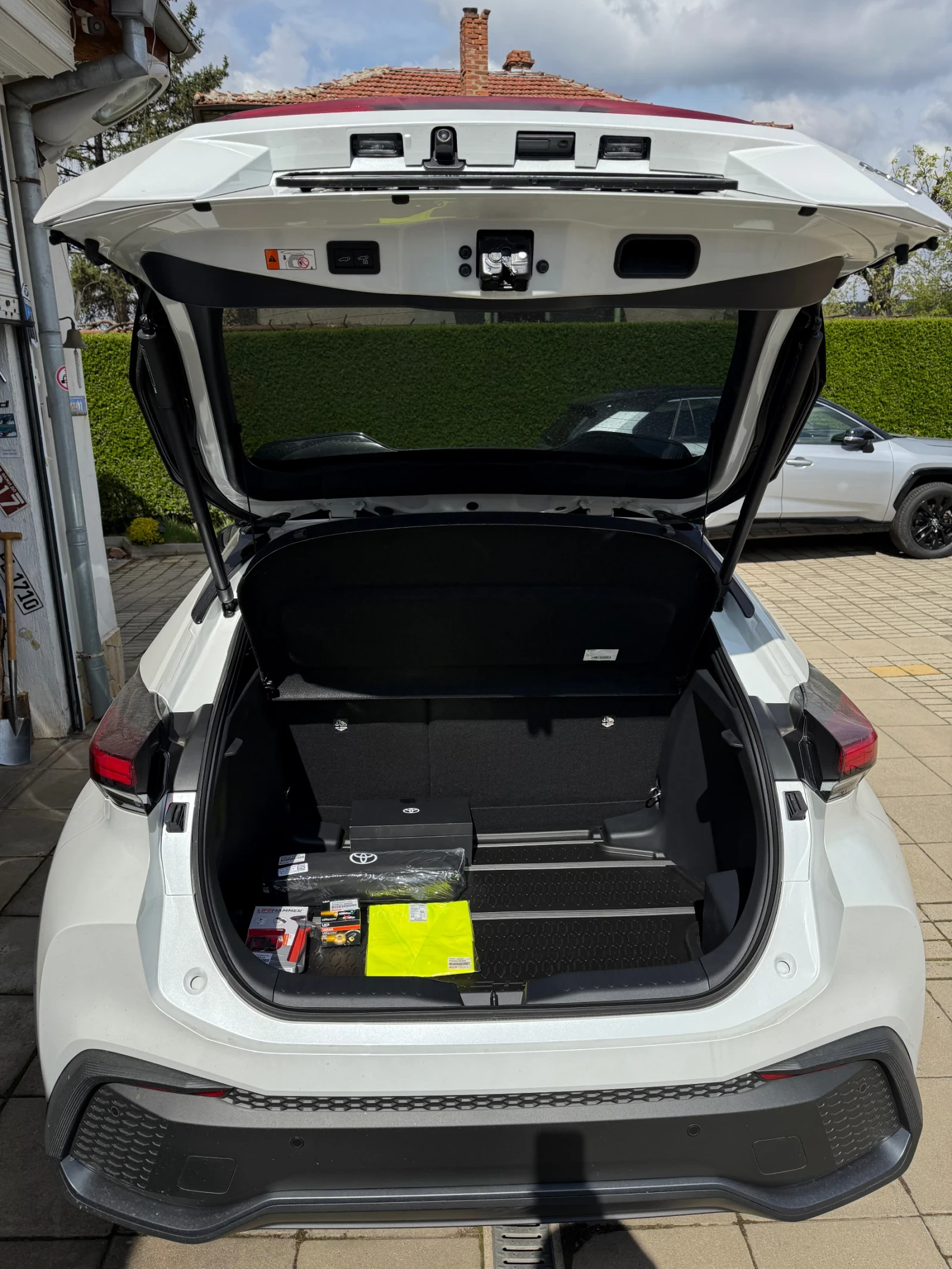 Toyota C-HR 2.0 Hybrid Team Deutschland НАЛИЧНА!!! - изображение 2