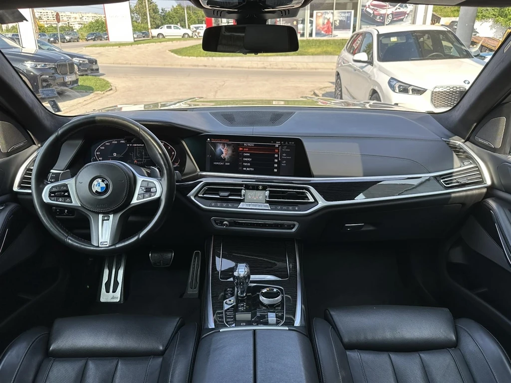 BMW X7 M50d - изображение 7