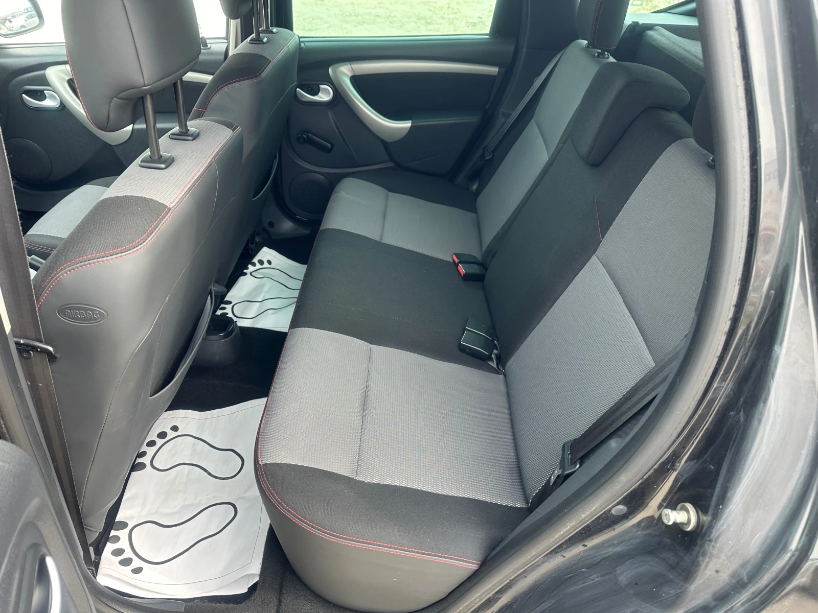 Dacia Duster 1.6 Б/ГАЗ, снимка 11 - Автомобили и джипове - 53916147