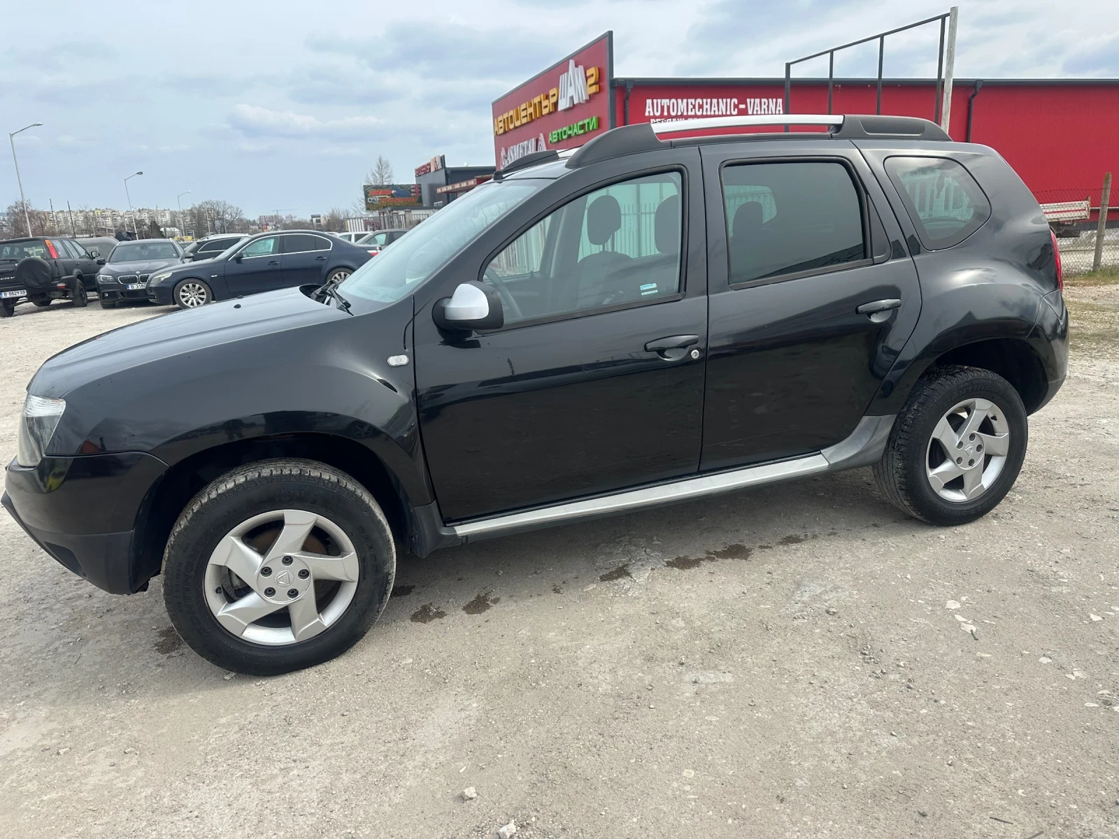 Dacia Duster 1.6 Б/ГАЗ, снимка 3 - Автомобили и джипове - 53916147