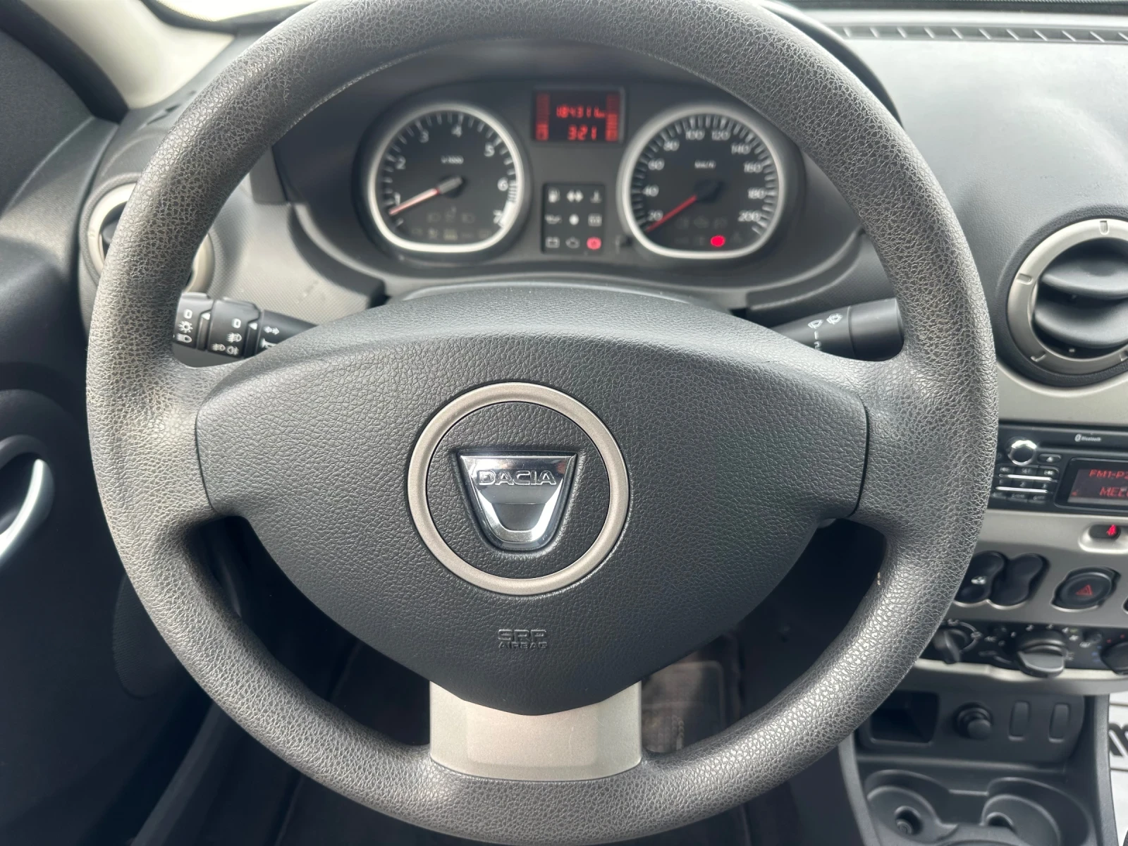 Dacia Duster 1.6 Б/ГАЗ, снимка 9 - Автомобили и джипове - 53916147