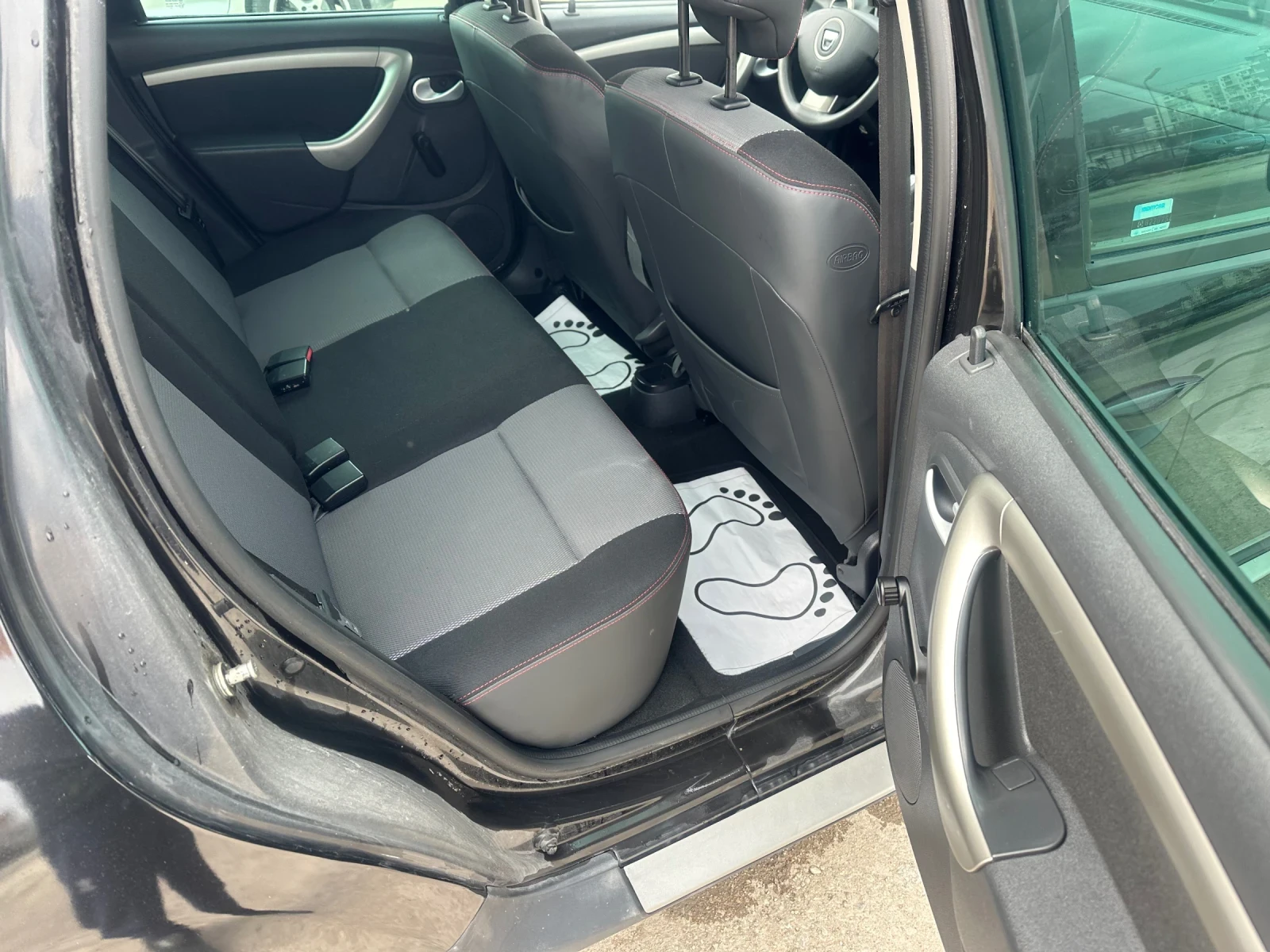 Dacia Duster 1.6 Б/ГАЗ, снимка 13 - Автомобили и джипове - 53916147