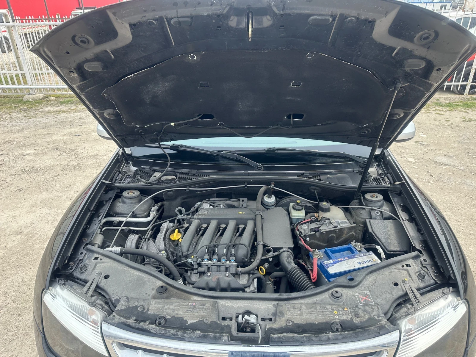 Dacia Duster 1.6 Б/ГАЗ, снимка 15 - Автомобили и джипове - 53916147