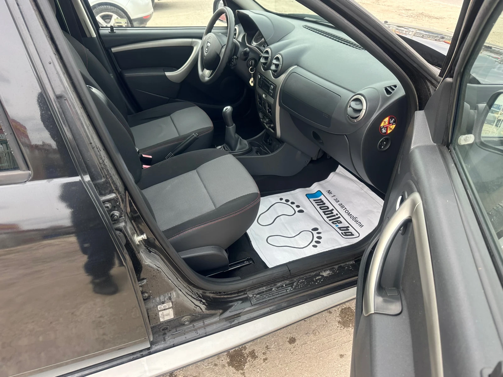 Dacia Duster 1.6 Б/ГАЗ, снимка 12 - Автомобили и джипове - 53916147