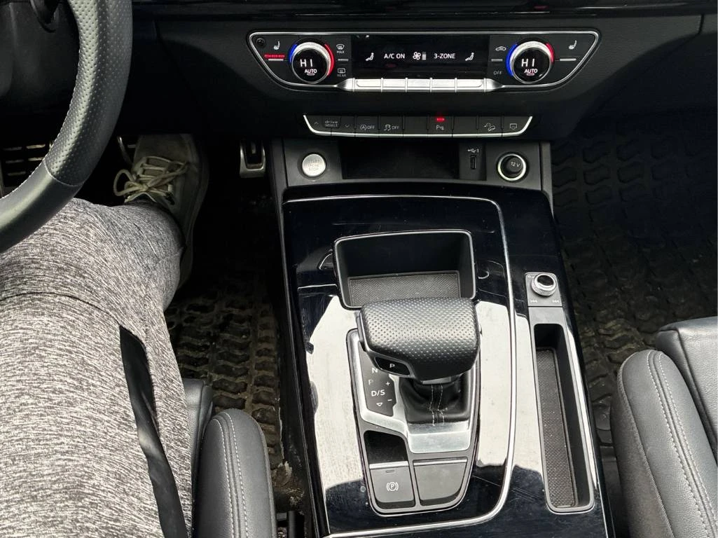 Audi Q5 Progressiv 45 TFSI * CARFAX* S-LINE, снимка 9 - Автомобили и джипове - 54094352