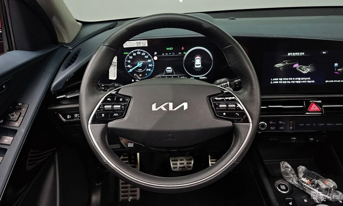 Kia Niro, снимка 13 - Автомобили и джипове - 54580234
