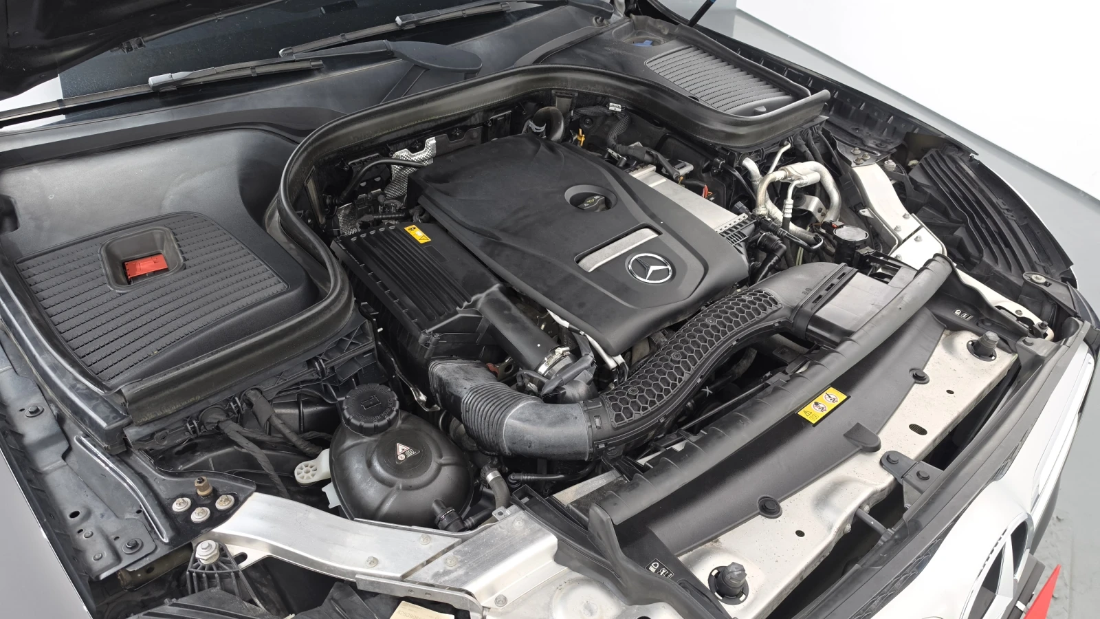 Mercedes-Benz GLC 300 * 4MATIC* HUD* 360* BLIND* SPOT* PANO* BURMESTER* , снимка 6 - Автомобили и джипове - 54739535