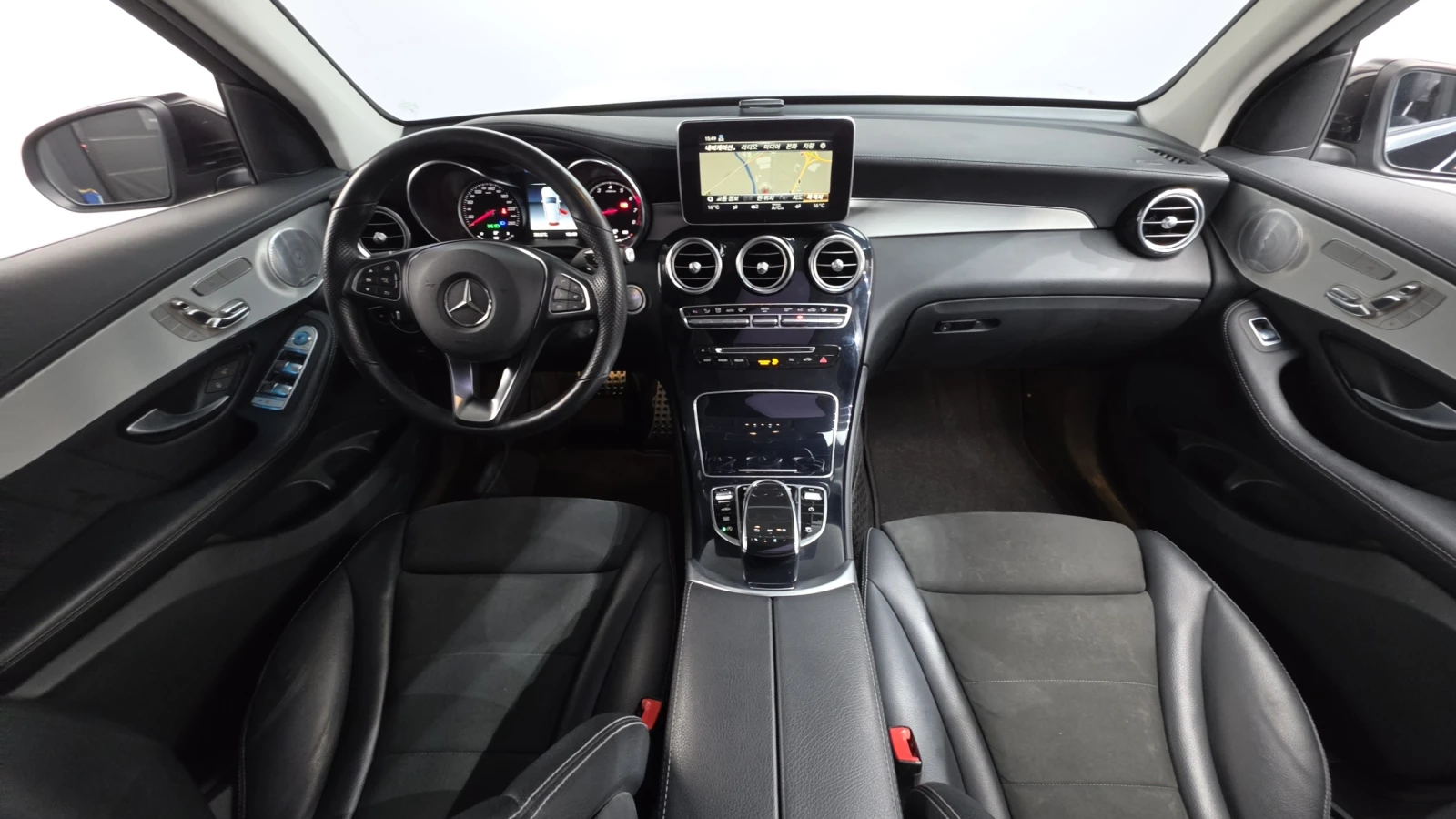 Mercedes-Benz GLC 300 * 4MATIC* HUD* 360* BLIND* SPOT* PANO* BURMESTER* , снимка 10 - Автомобили и джипове - 54739535
