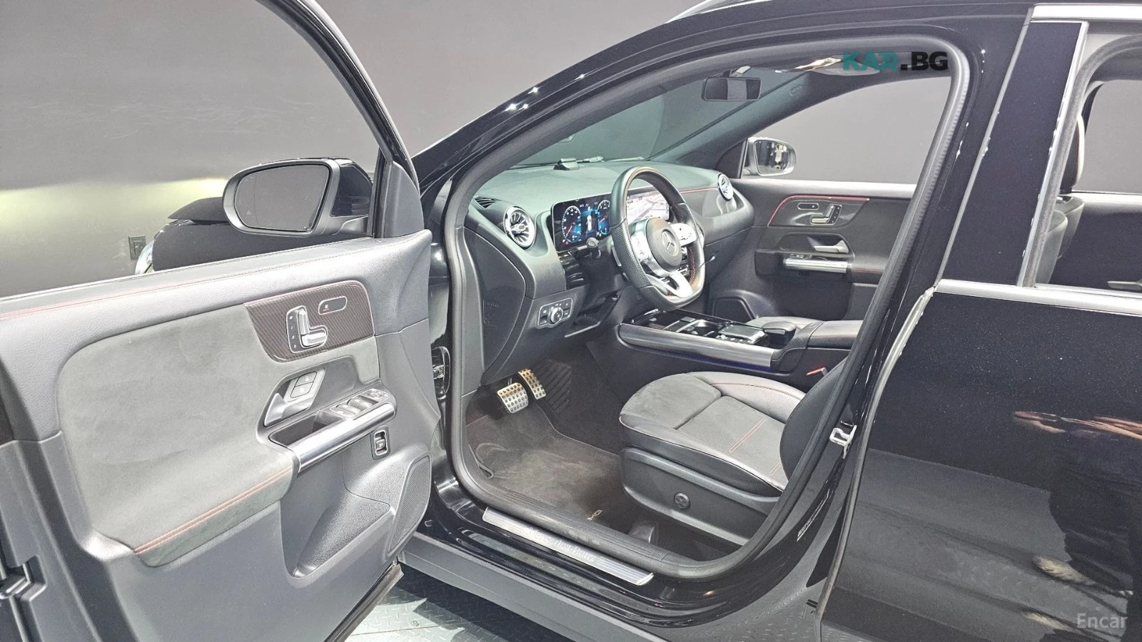 Mercedes-Benz GLA 250 4MATIC* PANOROOF* DISTRONIC* 360CAMERA* , снимка 6 - Автомобили и джипове - 54803112