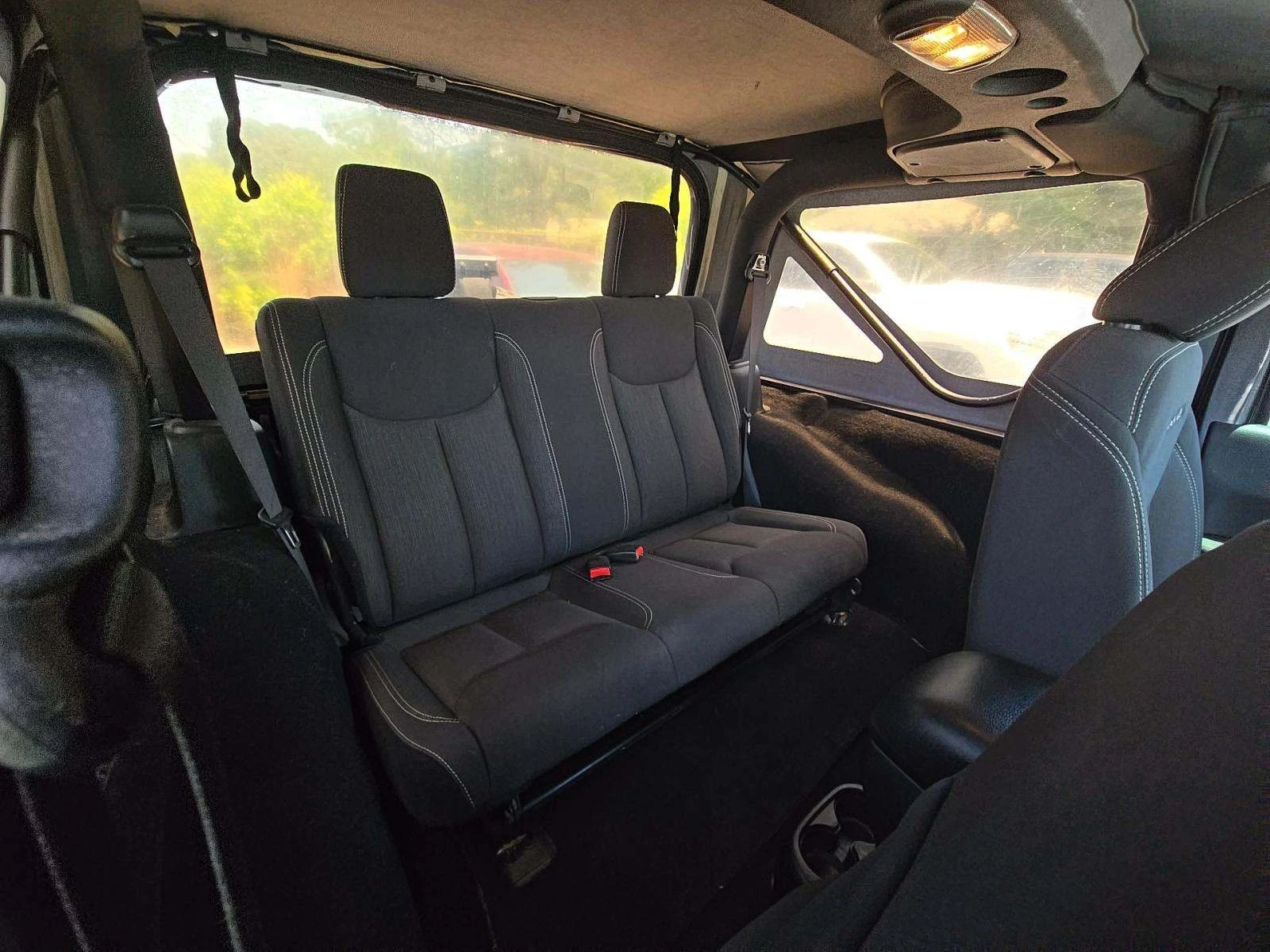Jeep Wrangler SAHARA, снимка 11 - Автомобили и джипове - 55008433