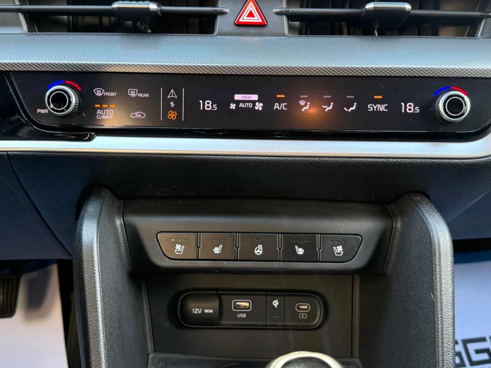 Kia Sportage SPIRIT/1.6T-GDI/150кс| ГАРАНЦИЯ ДО2029г| NAVI/КОЖА, снимка 14 - Автомобили и джипове - 55044739