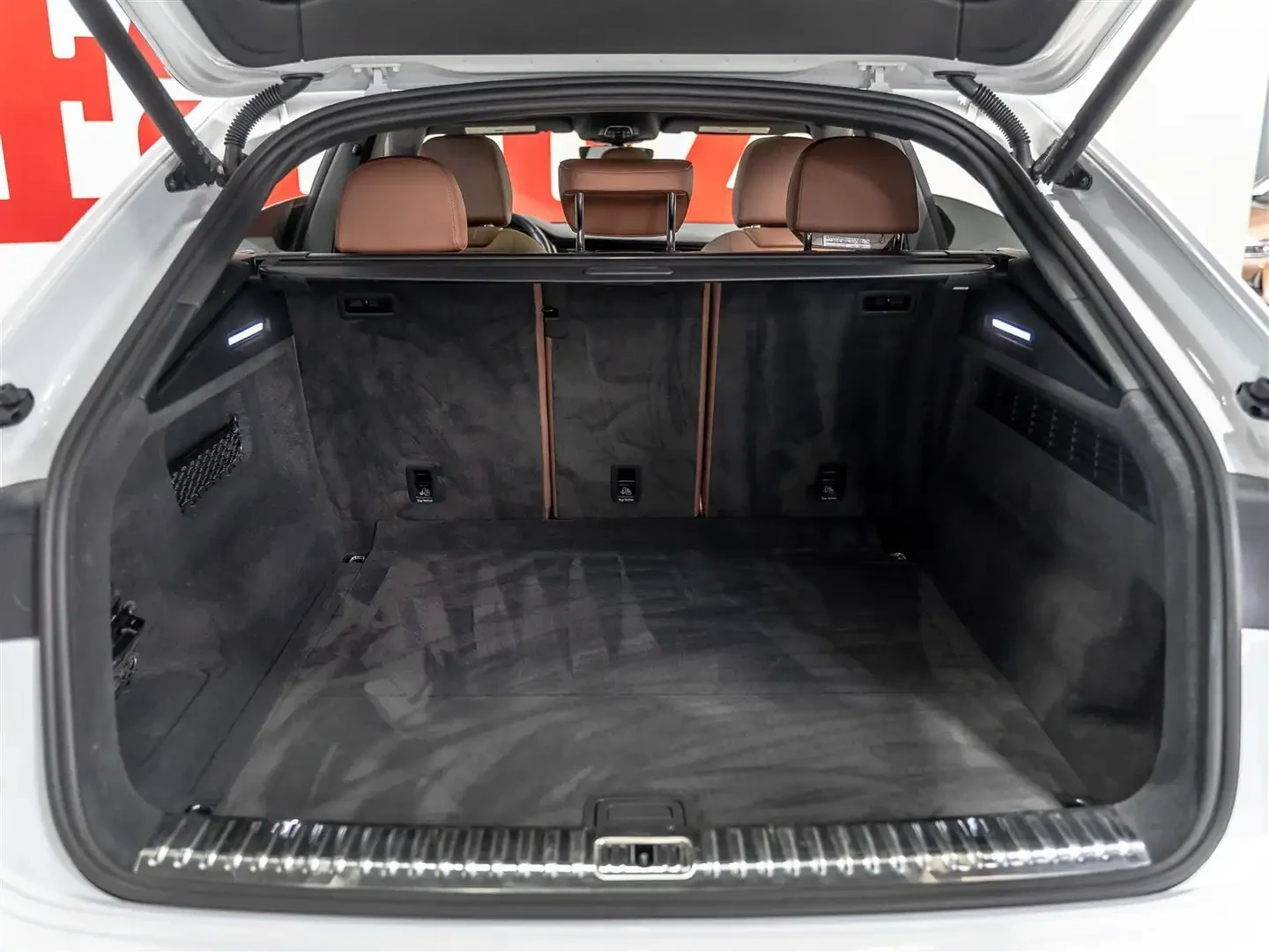 Audi Q8 MATRIX* S* LINE* BANG* OLUFSEN* 360КАМЕРА* ПАНОРАМ, снимка 16 - Автомобили и джипове - 55619199