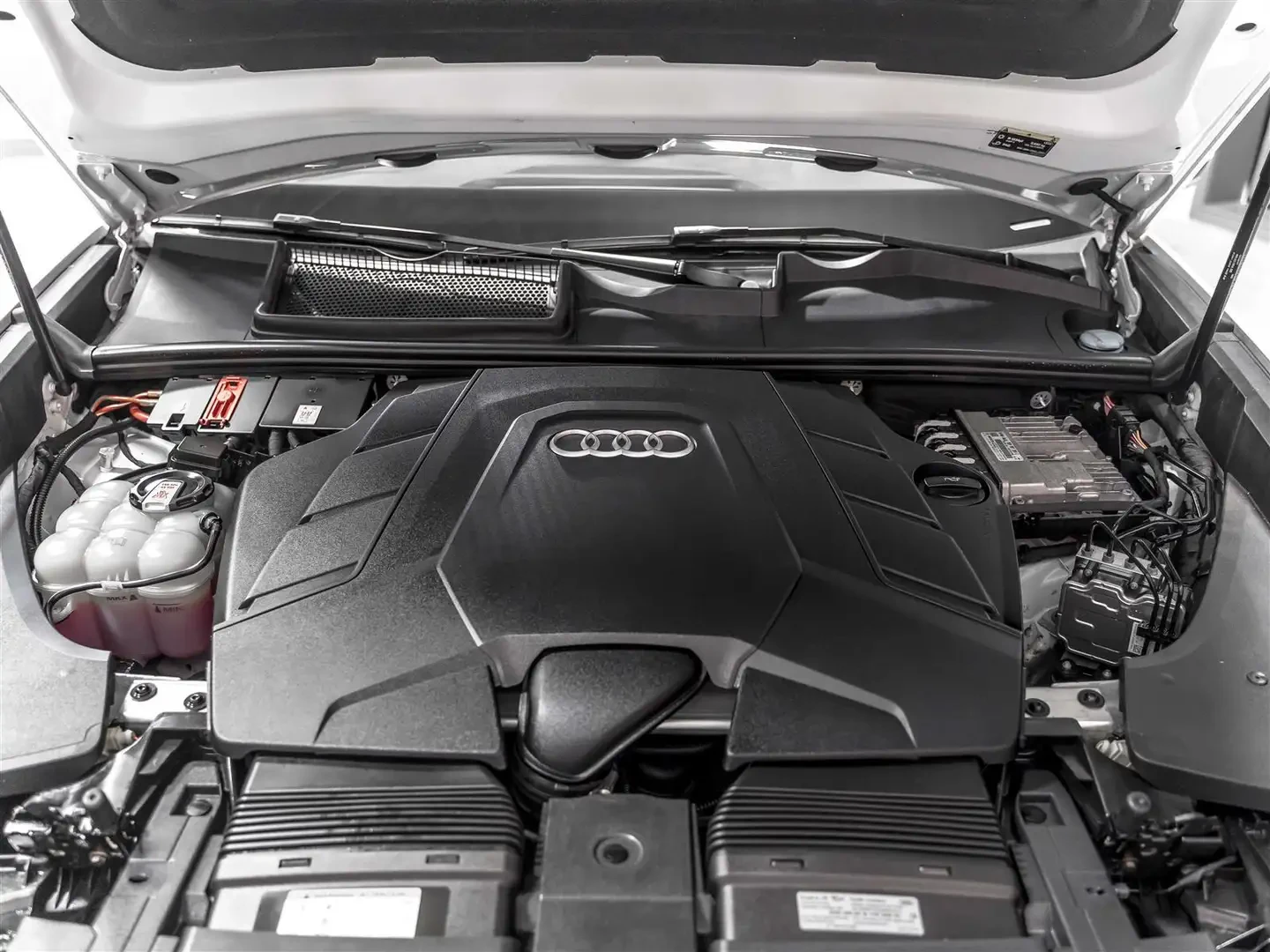 Audi Q8 MATRIX* S* LINE* BANG* OLUFSEN* 360КАМЕРА* ПАНОРАМ, снимка 17 - Автомобили и джипове - 55619199