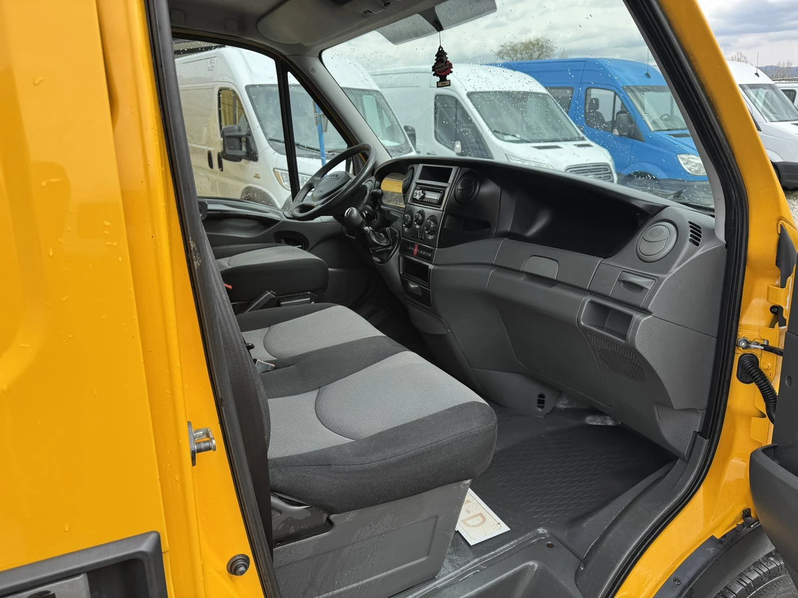Iveco Daily 2.3HPI KLIMA, снимка 12 - Бусове и автобуси - 53912876