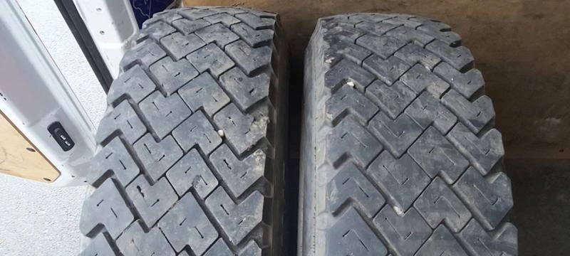 Гуми Летни 215/75R17.5, снимка 1 - Гуми и джанти - 41998910