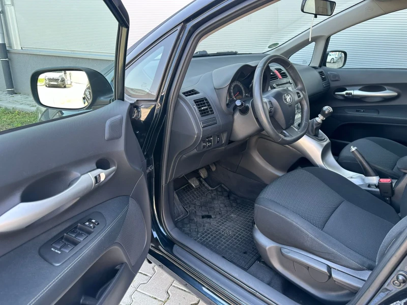 Toyota Auris 2.0, снимка 5 - Автомобили и джипове - 47003333