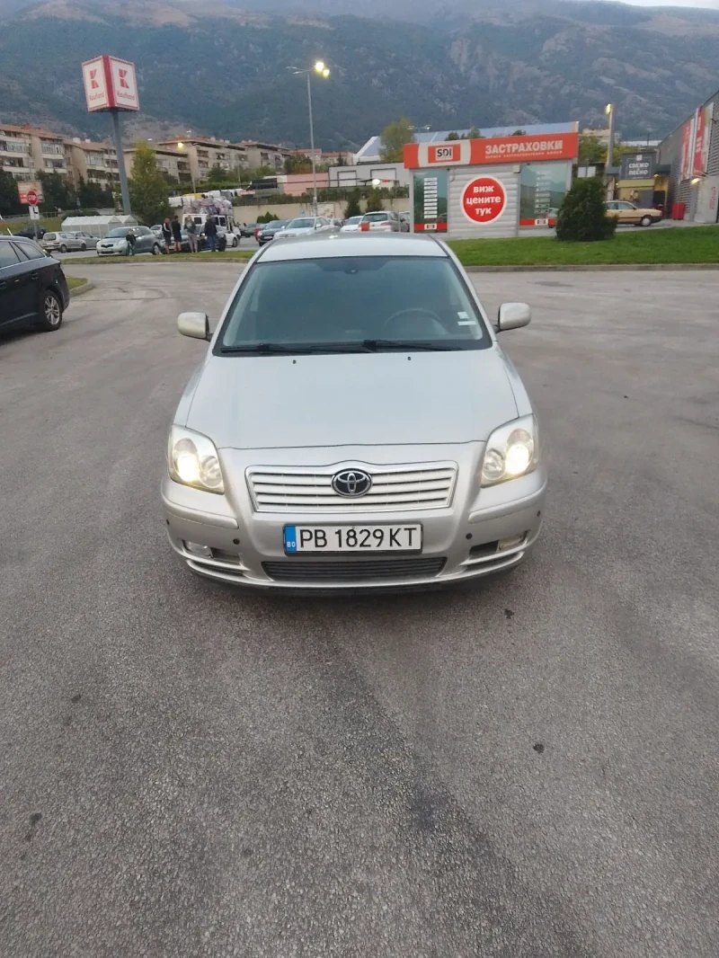 Toyota Avensis 2.0/perfekt, снимка 1 - Автомобили и джипове - 47296479