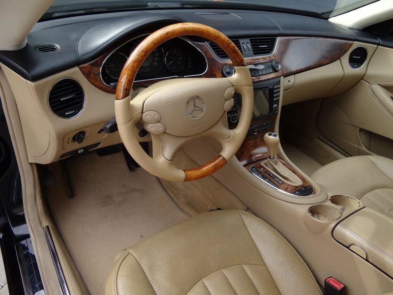 Mercedes-Benz CLS 500 V8-306k.c./AUTO/KOJA/NAVI/CAMERA/DISTRONIC/XENON/, снимка 8 - Автомобили и джипове - 49491281