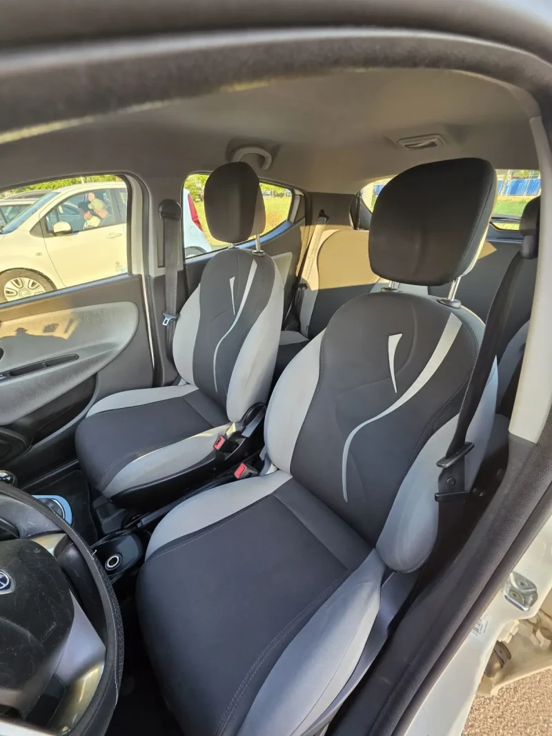 Lancia Ypsilon 0.9T CNG, снимка 12 - Автомобили и джипове - 51831254