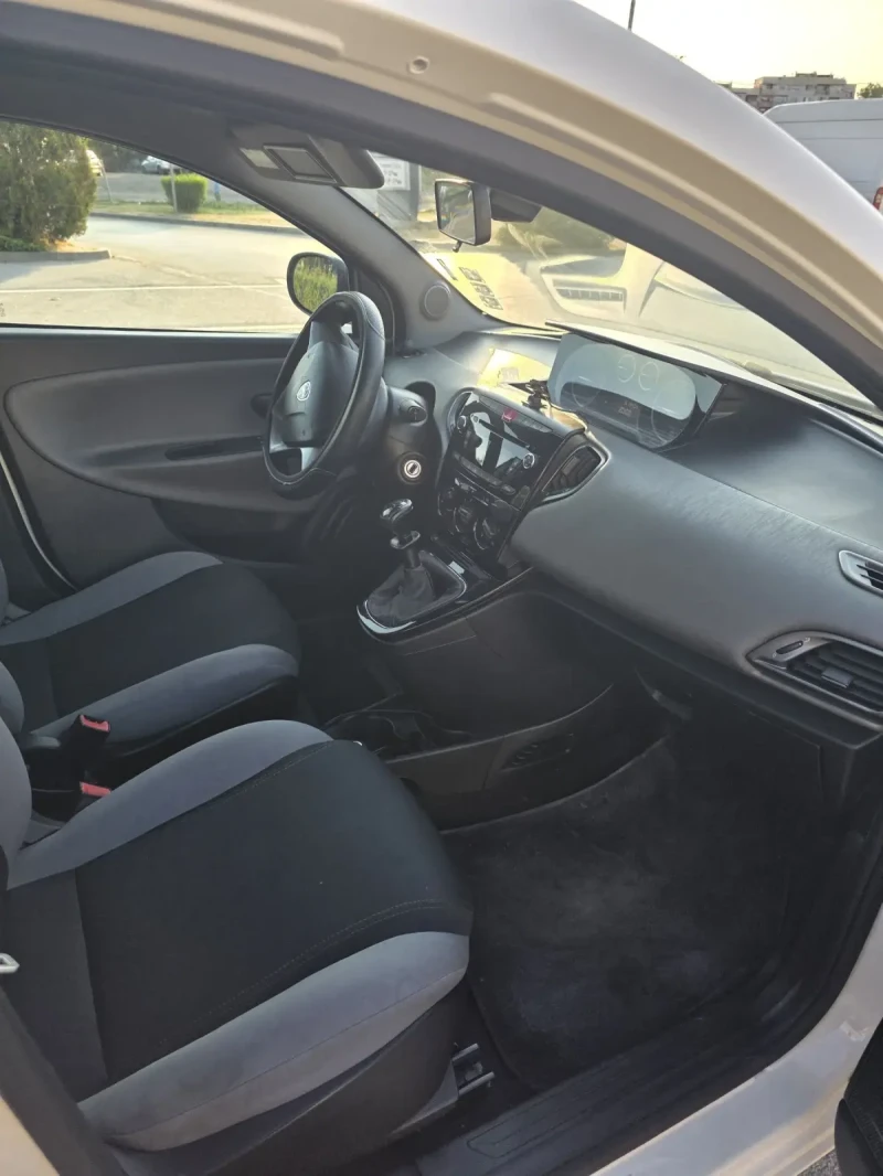 Lancia Ypsilon 0.9T CNG, снимка 8 - Автомобили и джипове - 51831254