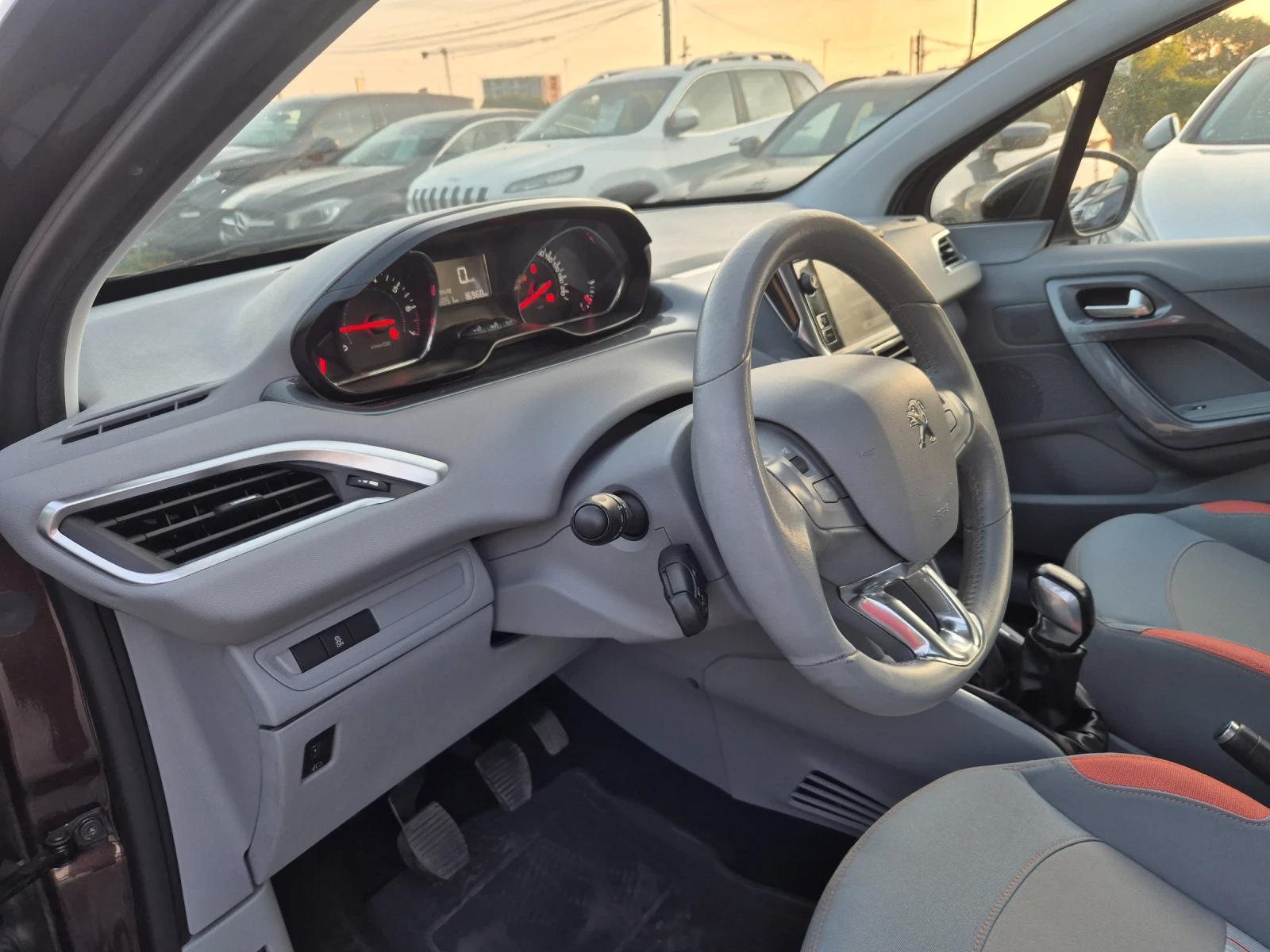 Peugeot 208 1.4i 95k.s. - изображение 7