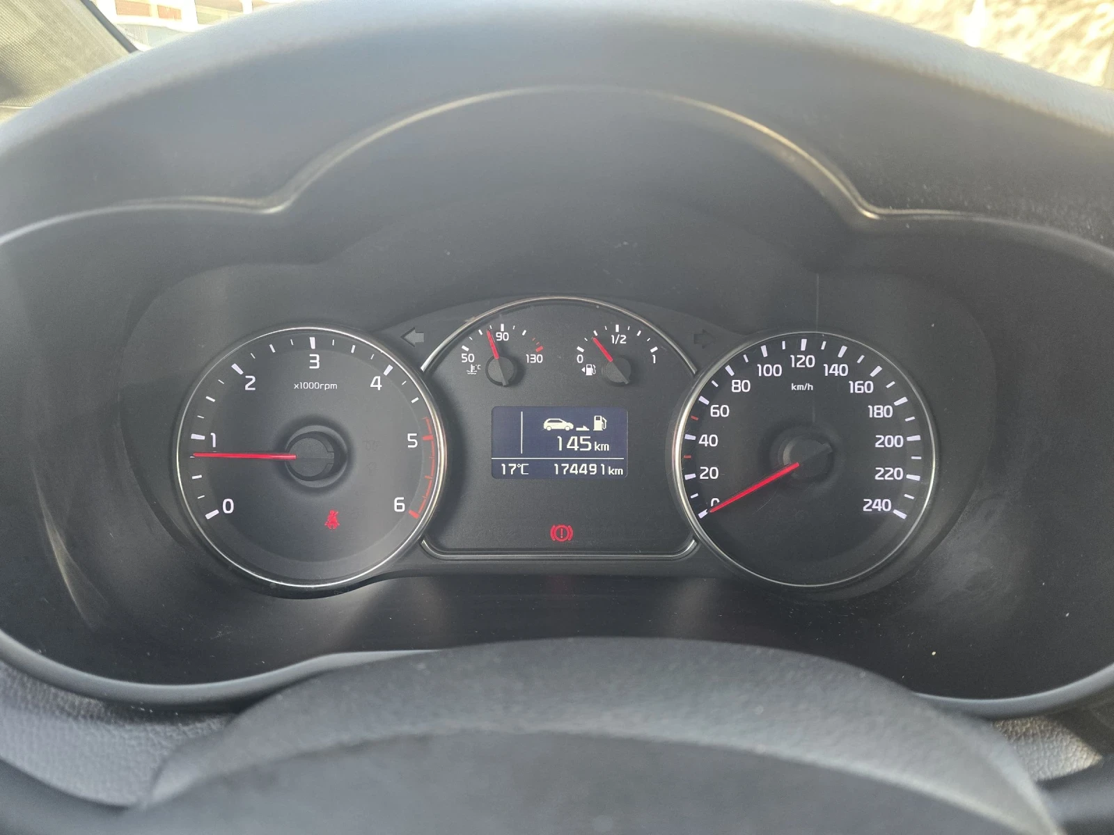 Kia Carens 1.7CRDi 115.    | Mobile.bg   17